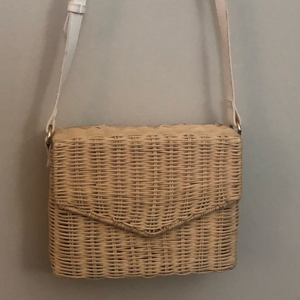 Crossbody wicker purse